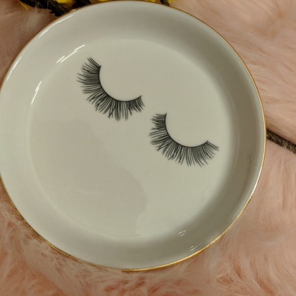 Beautiful eyelashes Jewelry dish - Picture 3 of 4